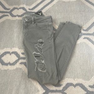 American Eagle Super Stretch Skinny Jeans in an Army Green color Size 6